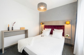Aparthotel{Stadt} - {Name}