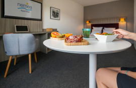 Aparthotel{Stadt} - {Name}