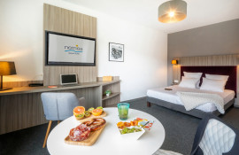 Aparthotel{Stadt} - {Name}