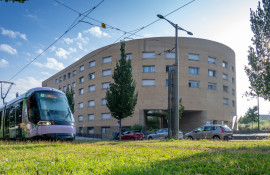 Aparthotel{Stadt} - {Name}