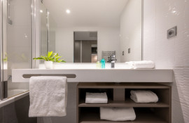 Aparthotel{Stadt} - {Name}