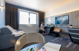 Aparthotel{Stadt} - {Name}