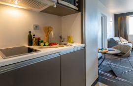 Aparthotel{Stadt} - {Name}