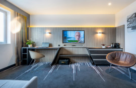Aparthotel{Stadt} - {Name}