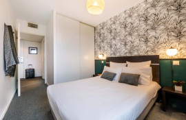 Aparthotel{Stadt} - {Name}