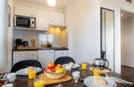 Aparthotel{Stadt} - {Name}