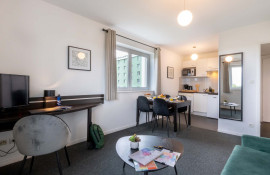 Aparthotel{Stadt} - {Name}