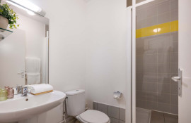 Aparthotel{Stadt} - {Name}