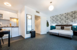 Aparthotel{Stadt} - {Name}