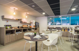 Aparthotel{Stadt} - {Name}