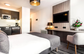 Aparthotel{Stadt} - {Name}