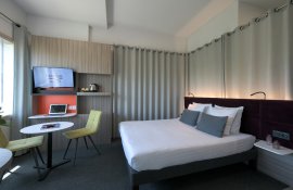 Aparthotel{Stadt} - {Name}