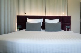 Aparthotel{Stadt} - {Name}