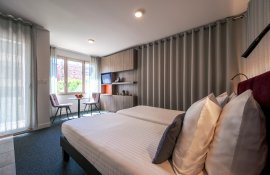 Aparthotel{Stadt} - {Name}