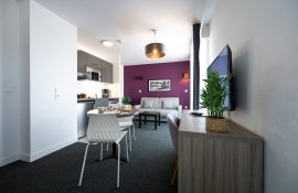 Aparthotel{Stadt} - {Name}