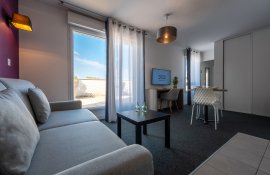 Aparthotel{Stadt} - {Name}