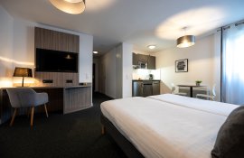 Aparthotel{Stadt} - {Name}