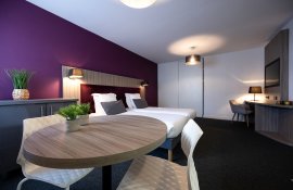 Aparthotel{Stadt} - {Name}