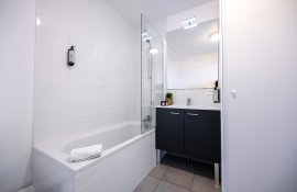 Aparthotel{Stadt} - {Name}