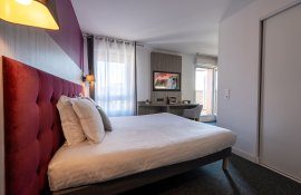 Aparthotel{Stadt} - {Name}