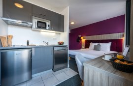 Aparthotel{Stadt} - {Name}