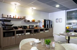 Aparthotel{Stadt} - {Name}