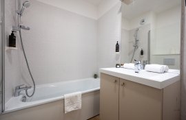 Aparthotel{Stadt} - {Name}