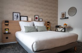 Aparthotel{Stadt} - {Name}