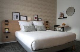 Aparthotel{Stadt} - {Name}