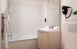 Aparthotel{Stadt} - {Name}