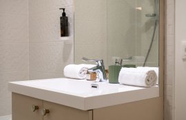 Aparthotel{Stadt} - {Name}