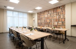 Aparthotel{Stadt} - {Name}