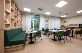 Aparthotel{Stadt} - {Name}