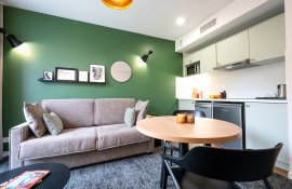 Aparthotel{Stadt} - {Name}