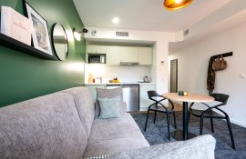 Aparthotel{Stadt} - {Name}