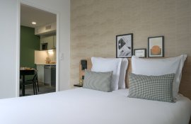 Aparthotel{Stadt} - {Name}