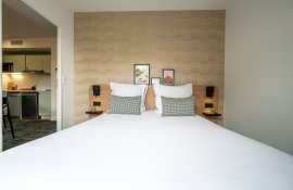 Aparthotel{Stadt} - {Name}