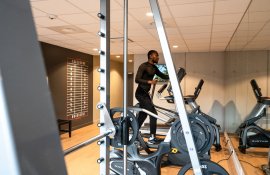 Aparthotel{Stadt} - {Name}