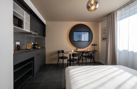 Aparthotel{Stadt} - {Name}