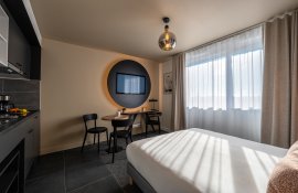 Aparthotel{Stadt} - {Name}