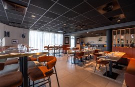 Aparthotel{Stadt} - {Name}