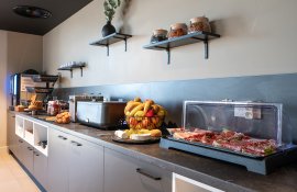 Aparthotel{Stadt} - {Name}