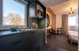 Aparthotel{Stadt} - {Name}