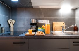 Aparthotel{Stadt} - {Name}