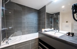 Aparthotel{Stadt} - {Name}