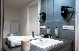 Aparthotel{Stadt} - {Name}