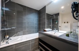 Aparthotel{Stadt} - {Name}