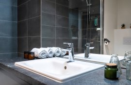 Aparthotel{Stadt} - {Name}