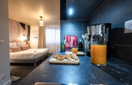 Aparthotel{Stadt} - {Name}