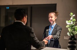 Aparthotel{Stadt} - {Name}